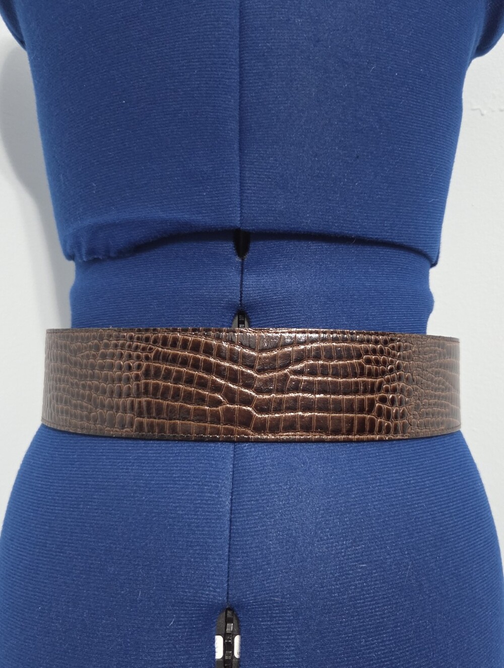 Genuine Leather Brown Crocodile Texture Belt Size M - Picture 2 of 7